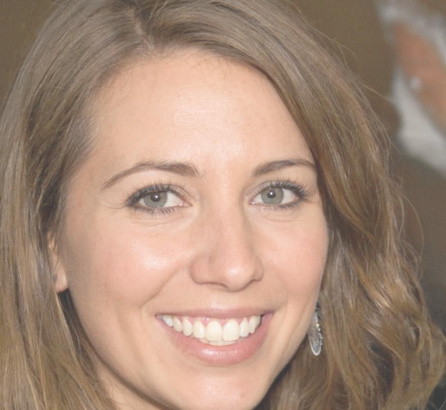 Especialista en análisis técnico trabajando con plataformas de trading