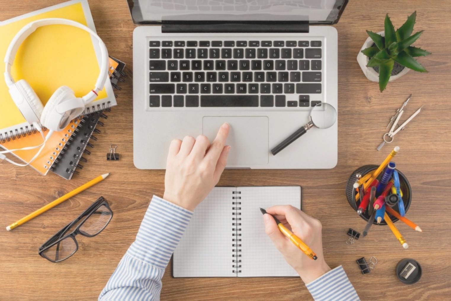 Espacio de trabajo optimizado para trading con múltiples pantallas